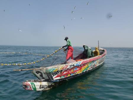 Danger sur les côtes de Mbour : les pêcheurs sommés de ne pas s&rsquo;approcher à moins de 1000 m.
